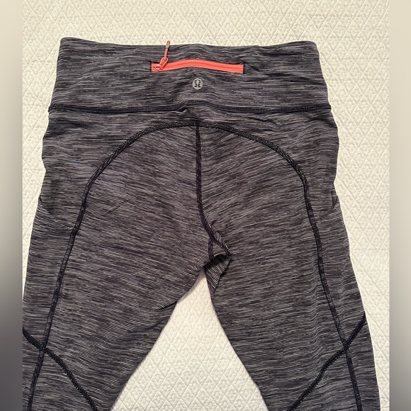 Lululemon Speed Up Legging, Size 6. - Picture 2 of 4